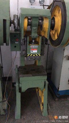 轉(zhuǎn)讓一批準(zhǔn)新機(jī)氣動(dòng)沖床普通沖床處理